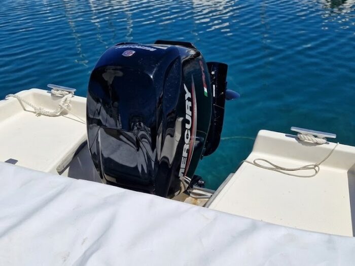 Motore 40cv affidabile per il noleggio barca Alghero senza patente