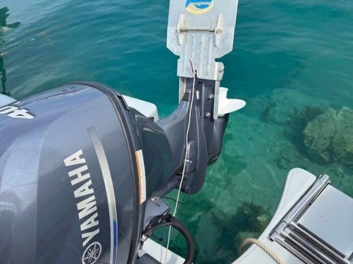 Motore 40cv affidabile per il noleggio gommoni Alghero senza patente