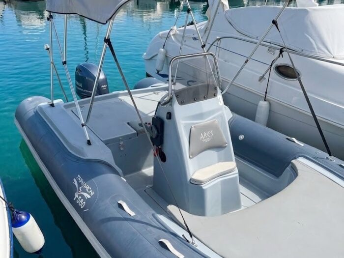 Gommone Trimarchi 580 pronto per il servizio noleggio gommoni Alghero